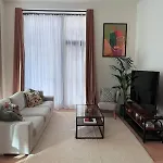 Luxury 1 Bed Riverside Apartment With Air Conditioning