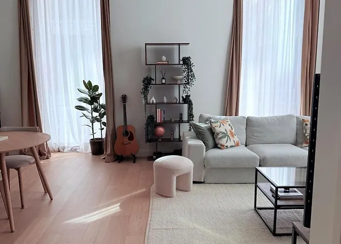 Luxury 1 Bed Riverside Apartment With Air Conditioning